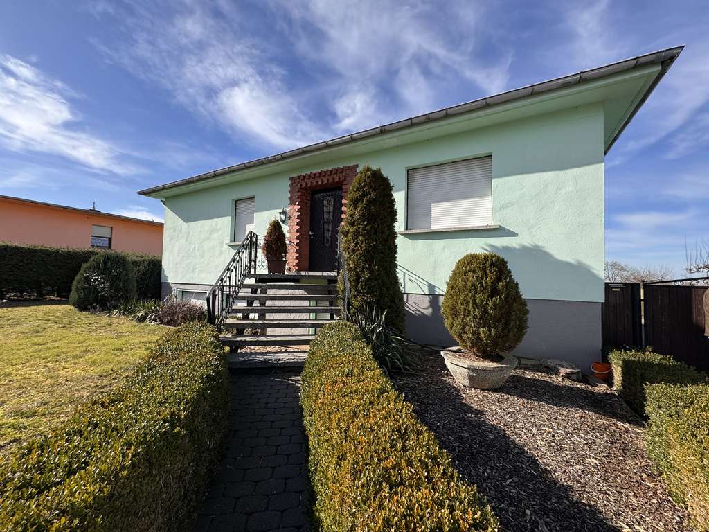 Immobilie in Halenbeck-Rohlsdorf - Freistehendes Einfamilienhaus mit großem Grundstück in Meyenburg - Bild 1