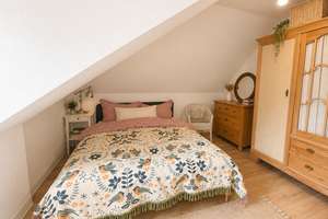 Frauenkirchenblick inklusive: Ruhige 2,5-Zimmer-Wohnung mit Aufzug, schöne EBK, Keller & TG-Option – Marienallee 2, 1099 Radeberger Vorstadt, Dresden – Vorschaubild 4