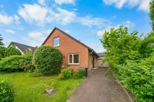 Top-Lage in St. Jürgen | Freistehendes Einfamilienhaus mit Südwestgarten und großem Potenzial