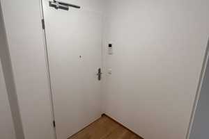 Neuwertige 2-Zimmer-Wohnung mit Süd-Balkon und Einbauküche in München – München – Vorschaubild 2