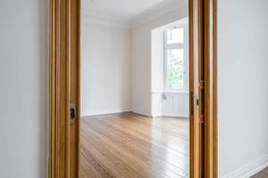 5 Zimmer -Altbauwohnung / Friedrichstraße/im 3. OG eines sehr gepflegten Wohn- und Geschäftshauses. – Die vollständige Adresse der Immobilie erhältst du vom Anbieter., 65185 Mitte, Wiesbaden – Vorschaubild 17