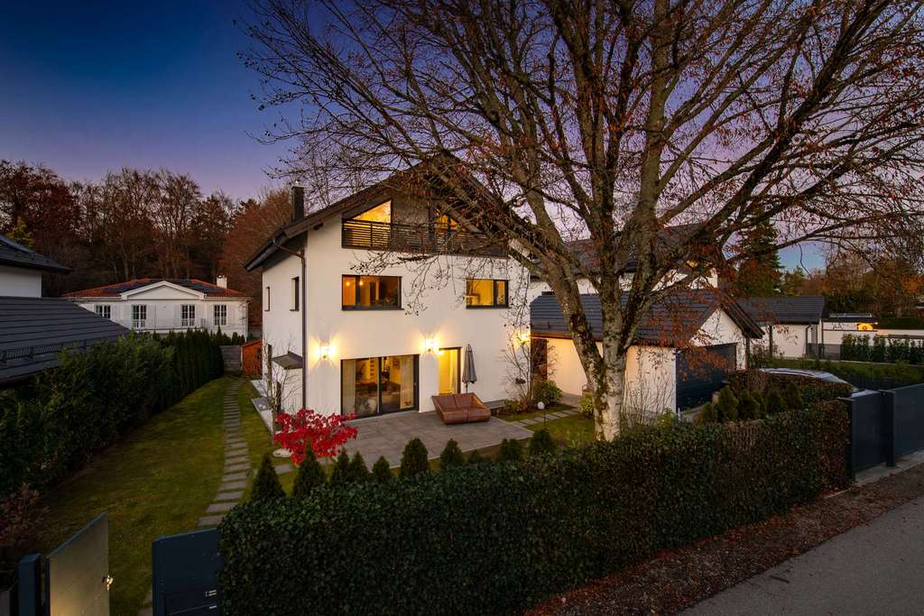 Immobilie in Straßlach-Dingharting - Modernes Einfamilienhaus mit Wärmepumpe, vier Schlafzimmern und sonnigem Garten - Bild 0