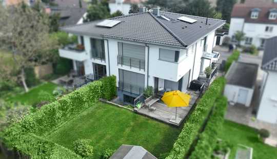 Bild von Individuelles Architektenhaus mit stilvoller Klarheit in bevorzugter Lage von Hofheim (Marxheim).