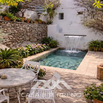 Zwei einzigartige, wunderschön renovierte andalusische Häuser in Comares, Potenzial für Boutique-Gäs