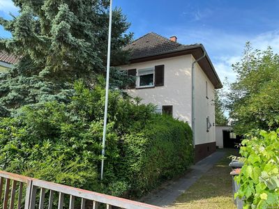 Freistehendes Einfamilienhaus mit großem Grundstück in begehrter Wohnlage am Fuß des Frankensteins