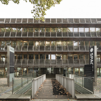 Meetings, Arbeit und Zusammenarbeit in unseren professionellen Business Center in Spaces Kennedydamm