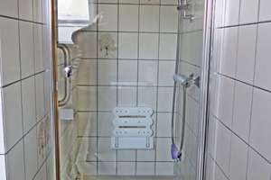 Möblierte Dachgeschosswohnung mit zwei Räumen und Einbauküche in Reutlingen-Sondelfingen – Schleestraße 4, 72766 Sondelfingen, Reutlingen – Vorschaubild 4