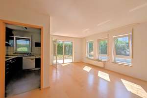 Barrierefreie 2,5 Zimmer-Wohnung mit 114 m² Privatgarten, Wallbox, Aufzug in bester Wohnlage – Die vollständige Adresse der Immobilie erhältst du vom Anbieter., 73430 Stadtmitte, Aalen – Vorschaubild 3