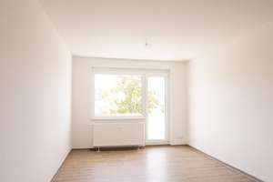 3-Raum-Wohnung mit Balkon – Mittelweg 18, 7381 Pößneck – Vorschaubild 2
