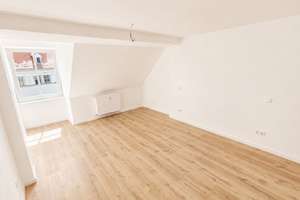 Stilvolle Dachgeschosswohnung in Bestlage – 4 Zimmer am Erfurter Anger – Anger 42, 99084 Altstadt, Erfurt – Vorschaubild 2