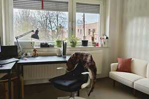 Sonnig, renoviert, 2,5 Z-Wohnung mit Loggia  ! Provisionsfrei
mit Einbauküche, Lift,Fahrradkeller – Unstrutstraße 2, 38120 Braunschweig – Vorschaubild 1