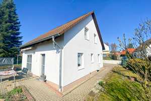 ATTRAKTIVES EINFAMILIENHAUS MIT POOL, GARTEN UND SONNENTERRASSE – Mansfeld-Südharz (Kreis) – Vorschaubild 1