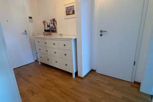 Neuwertige + sonnige 2 Zi., Lift, gr. SW- Balkon, EBK, barrierefrei, TG Einzelstellplatz – Hochriesstrasse 8, 81671 Berg am Laim Ost, München – Vorschaubild 5