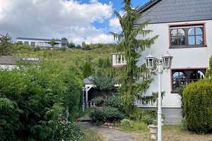 Attraktives 10-Zi-Zweifamilienhaus mit schönem Garten und Garage, ideal zum Wohnen und Vermieten! – Die vollständige Adresse der Immobilie erhältst du vom Anbieter., 97523 Schwanfeld – Vorschaubild 14
