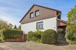 LENAU - Viel Platz, viele Möglichkeiten – Ein-/ Zweifamilienhaus mit großem Grundstück am Deister – Die vollständige Adresse der Immobilie erhältst du vom Anbieter., 30890 Barsinghausen – Vorschaubild 1