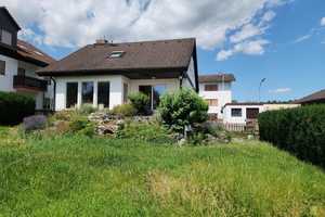 Großzügiges EFH mit sep. ELW und Garage in familienfreundlicher Lage in Altenstadt OT.