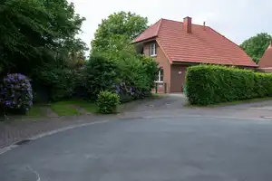 EINZIEHEN UND WOHLFÜHLEN. FAMILIENTRAUM MIT SONNIGEM GARTEN UND HOHER PRIVATSPHÄRE. – Ammerland (Kreis) – Vorschaubild 30