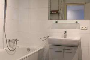Helle 2-Zimmer Dachgeschosswohnung in Augsburg-Pfersee mit Einbauküche  – Brunnenbachstraße 8, 86157 Pfersee-Süd, Augsburg – Vorschaubild 4