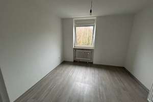 Ansprechende  3-Zimmer-Wohnung mit Wand und Bodenbelag
