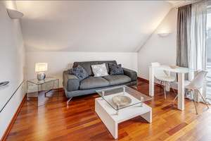 Möbliert: Helle möblierte 2-Zimmer-Wohnung zur Miete – Die vollständige Adresse der Immobilie erhältst du vom Anbieter., 81925 Herzogpark, München – Vorschaubild 1