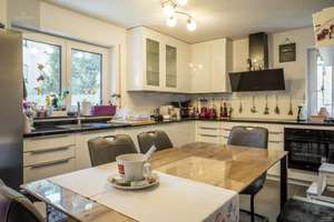 Weitblick auf die Burg und die Stadt Lörrach - großzügige 4,5 Zimmer-Stadtwohnung zu verkaufen – Die vollständige Adresse der Immobilie erhältst du vom Anbieter., 79539 Lörrach – Vorschaubild 4
