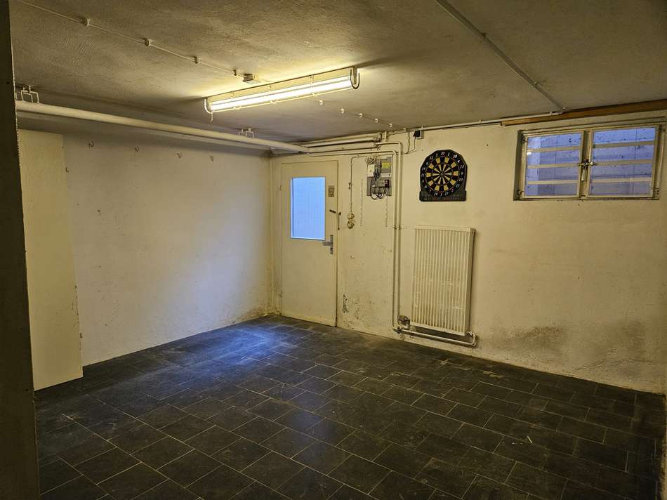 Kellerraum mit Zugang Garten