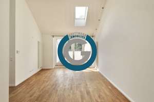LICHTDURCHFLUTETE DACHGESCHOSSWOHNUNG MIT SONNIGER TERRASSE -  OFFENE WOHNLOUNGE -  ZENTRAL & RUHIG