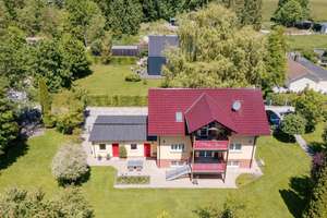 Sonniges Landhaus mit weitläufigem Garten
