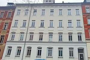 Gemütliche DG 3-Zimmer Wohnung mit Laminat und Wannenbad in guter Lage.