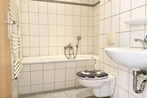 vermietete 3-Raumwohnung Hochparterre mit Balkon in Chemnitz Hilbersdorf kaufen – Die vollständige Adresse der Immobilie erhältst du vom Anbieter., 9131 Ebersdorf, Chemnitz – Vorschaubild 5