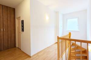 Bezugsfreie 4-Zimmer-Maisonette mit zwei Südbalkonen & Tageslichtbad – 14165 Zehlendorf, Berlin – Vorschaubild 10