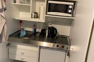 NUR AN STUDENTEN: Schönes, möbliertes Einzelappartment zu vermieten – Hauptstrasse 103, 91054 Altstadt, Erlangen – Vorschaubild 3