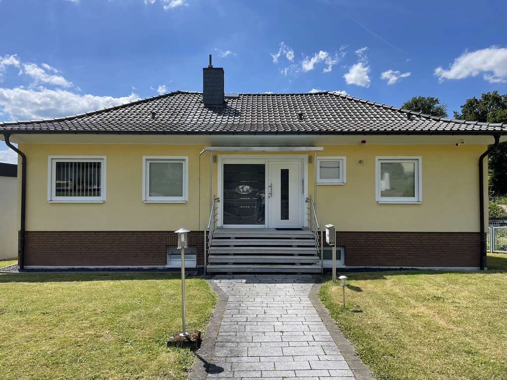 Immobilie in Adelebsen - Einzigartiger Winkelbungalow mit großen Grundstück - Bild 2