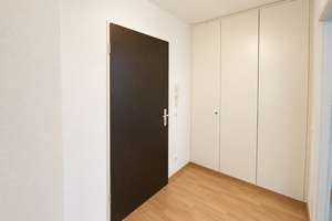 Praktisch geschnittene & lichtdurchflutete 2-Raum-Wohnung mit Balkon, Außenjalousien, Personenaufzug – Hermelinstr. 4, 4329 Heiterblick, Leipzig – Vorschaubild 10