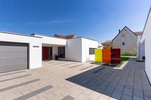 Moderne Bungalowanlage mit Einliegerwohnung, Wellnessbereich und Gartenidylle – Die vollständige Adresse der Immobilie erhältst du vom Anbieter., 91564 Neuendettelsau – Vorschaubild 4