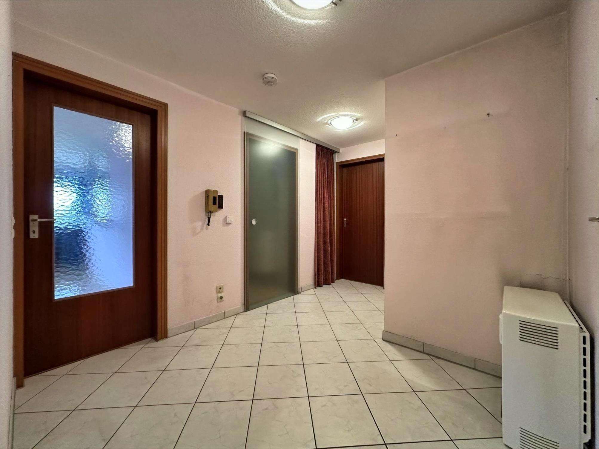 Erdgeschosswohnung mit Terrasse, Garten und Blick auf den Rutschenfelsen, Reutlingen Kreis – Bild 2