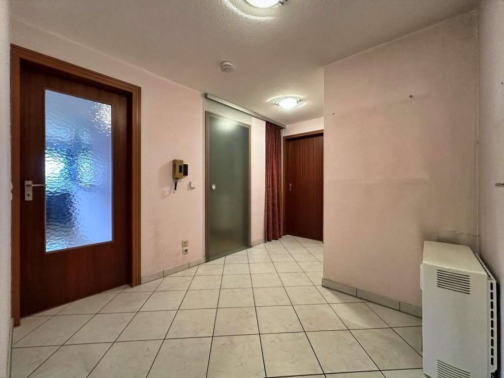 Immobilie in Bad Urach - Erdgeschosswohnung mit Terrasse, Garten und Blick auf den Rutschenfelsen - Bild 1