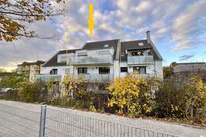 neuwertige DG-Wohnung  mit großem Sonnenbalkon und EBK  in Katzwang