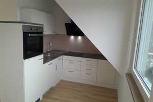 Kernsanierte 2-Zimmer-DG-Wohnung mit neuer Einbauküche u. Fußbodenheizung in Köln Junkersdorf – Köln – Vorschaubild 2