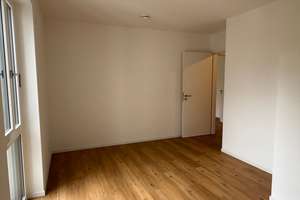 Perfekte 4-Zimmer-Wohnung für Familien mit Einbauküche, Loggia und Keller inklusive!  – Biedenkopfer Straße 52, 13507 Tegel, Berlin – Vorschaubild 8