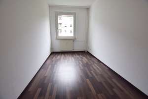 vermietet: Gutgeschnittene 4 Zimmerwohnung mit Balkon und Blick ins Grüne! – Talstraße 62, 9117 Reichenbrand, Chemnitz – Vorschaubild 4