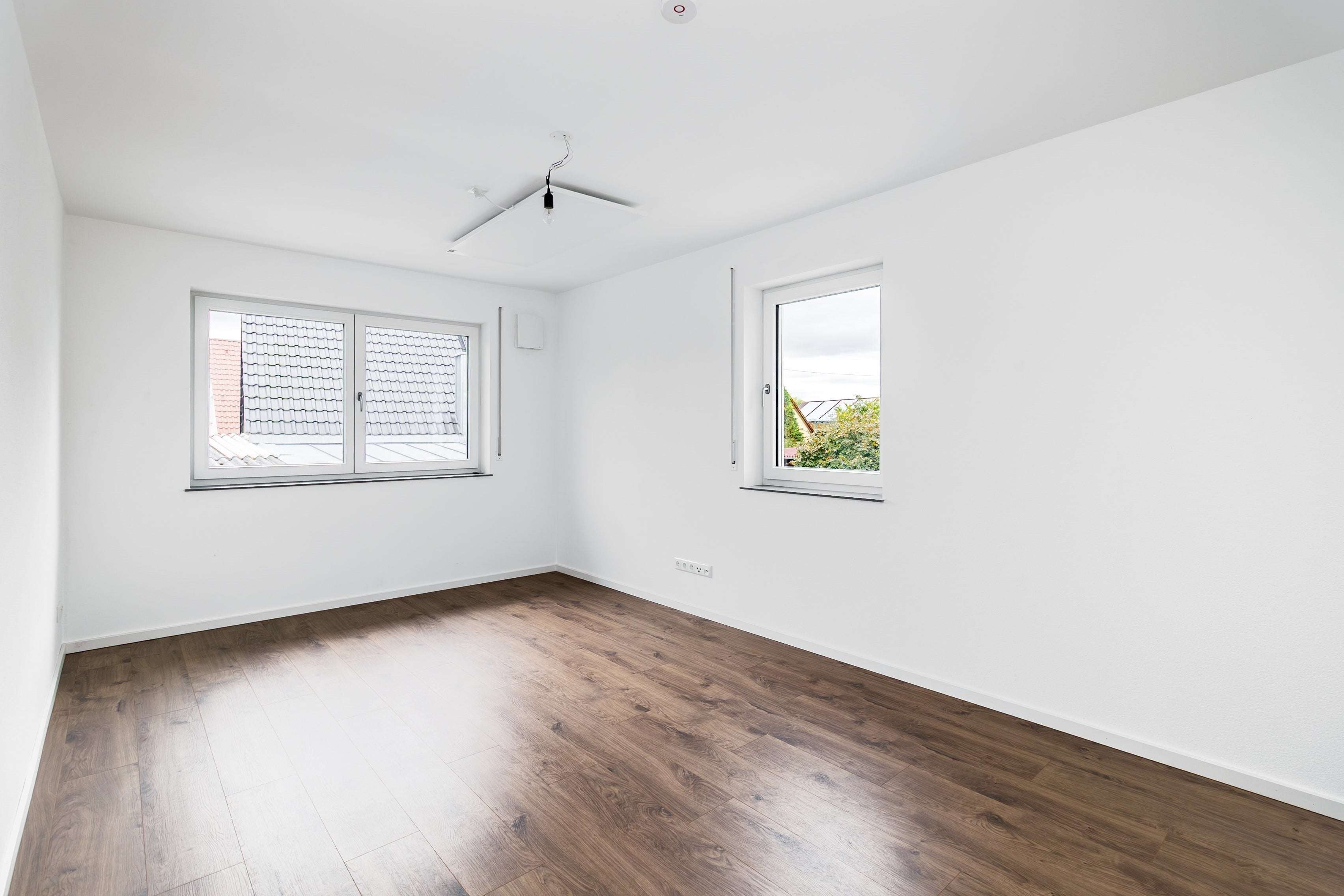 Immobilie in Aindling - Neubau von 2023 - Reihenmittelhaus mit Einzelgarage und Stellplatz - PV und Speicher - TOP-Modern!  - Bild 2