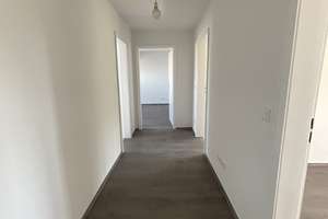 Frisch renovierte Dachgeschosswohnung! – Stephanstr. 1, 40599 Reisholz, Düsseldorf – Vorschaubild 3