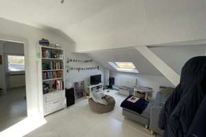 Sehr schöne, helle 2,5-Zi DG-Studio-Wohnung mit EBK in Fürth-Lörzenbach