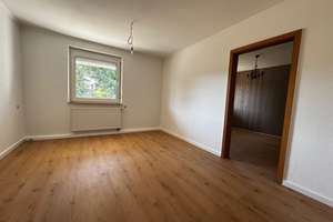 Alltagstaugliche 4-Zimmer-Wohnung in Reutlingen – Paul-Pfizer-Straße 37, 72762 Reutlingen-Mitte, Reutlingen – Vorschaubild 3
