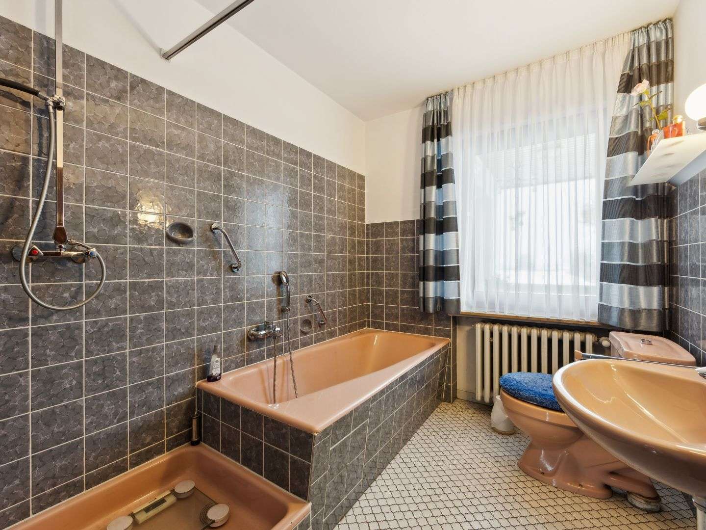 Immobilie in Nordstemmen - Großzügiger Bungalow als Mehrgenerationshaus mit Einliegerwohnung, Garage und Carport in Nordstemmen - Bild 4