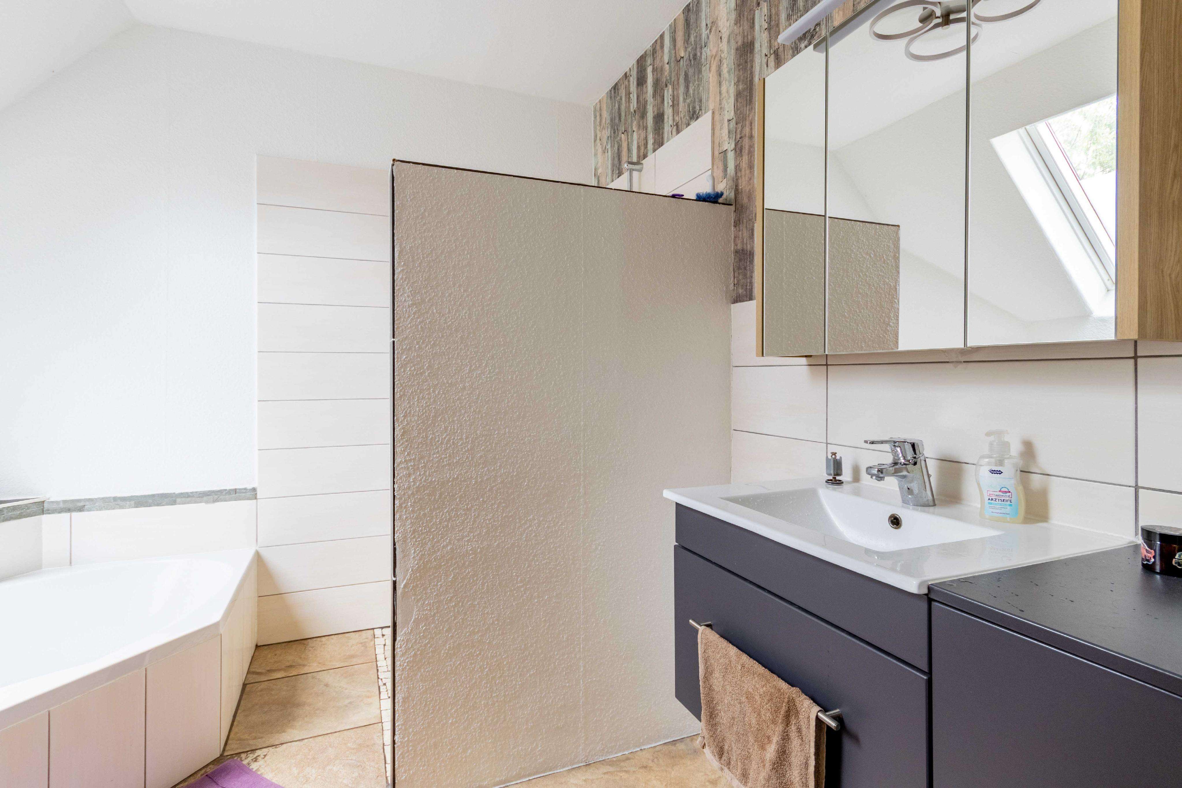 Immobilie in Ihlow - Fehnhaus-Hälfte in ruhiger Lage mit Garten und Ausbaupotenzial - Bild 3