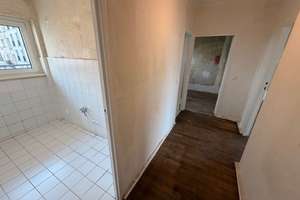 City-Vibes trifft Renovierungsbedarf - 2-Zimmer Wohnung am Olivaer Platz!