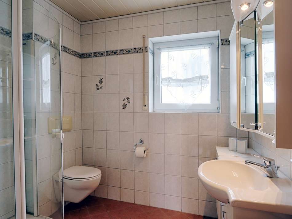 Badezimmer (EG)