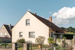 Einfamilienhaus mit Einliegerwohnung – Die vollständige Adresse der Immobilie erhältst du vom Anbieter., 97342 Obernbreit – Vorschaubild 1